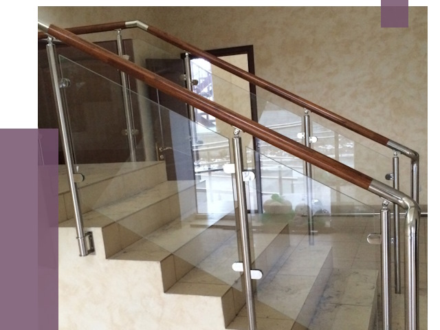 Комбинированные перила из металла и дерева в Жигулёвске