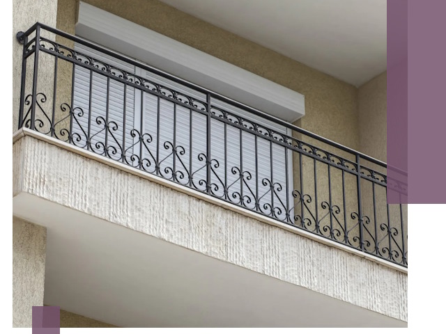 Балконные ограждения из металла и стекла в Жигулёвске для домов